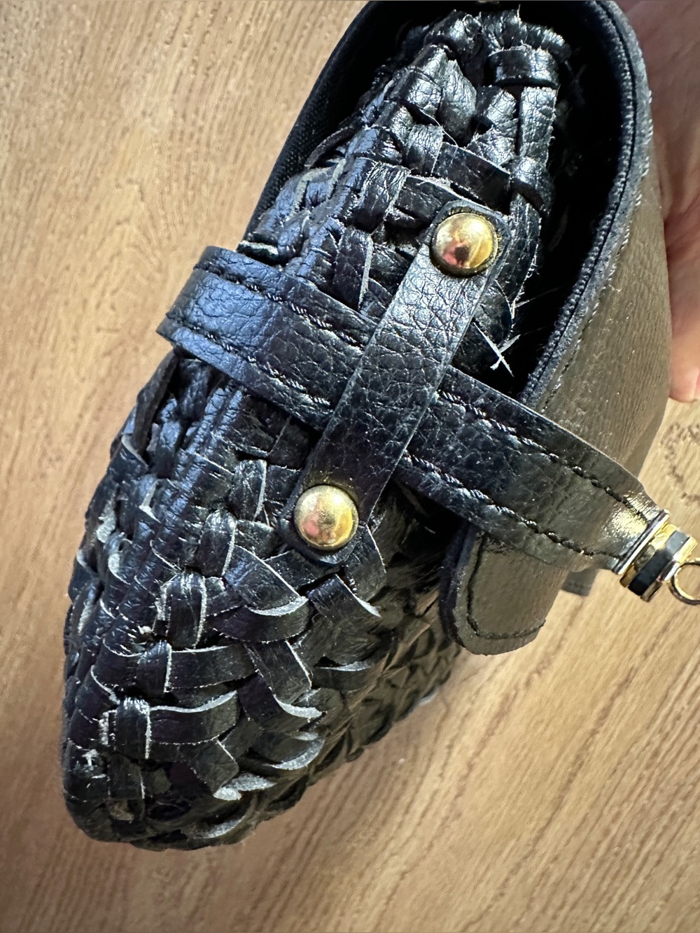Serpui Black Woven Leather Crossbody bag with Gold Turn-Lock - Picture 5 of 15